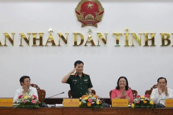Tập đoàn Công nghiệp-Viễn thông Quân đội làm việc với tỉnh Bến Tre về tổng kết thỏa thuận hợp tác chuyển đổi số.