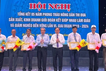 Ban tổ chức tôn vinh nông dân sản xuất, kinh doanh giỏi cấp tỉnh, giai đoạn 2019-2024. (Ảnh: HOÀNG TRUNG)