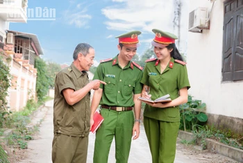 Lực lượng công an xã ở Hà Tĩnh luôn nỗ lực học tập đồng đội, nhân dân và tự hoàn thiện bản thân. (Ảnh: ÁNH DƯƠNG)