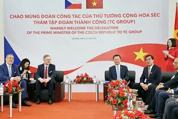 Thủ tướng Cộng hoà Séc làm việc với lãnh đạo tỉnh Quảng Ninh và các doanh nghiệp.