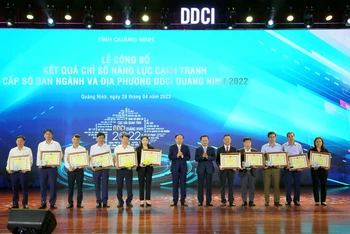 Top 5 đơn vị sở, ban, ngành và địa phương trong bảng xếp hạng DDCI Quảng Ninh năm 2022.