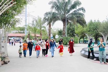 Khu du lịch Quảng Ninh Gate, thị xã Đông Triều đón nhiều du khách trong dịp nghỉ lễ 30/4 và 1/5.