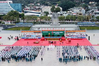 Quang cảnh Lễ giao, nhận quân ở thành phố Cẩm Phả, Quảng Ninh.