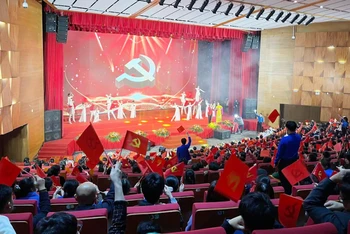 Quang cảnh lễ phát động "Thanh xuân dâng Đảng" tối 9/3/2024.