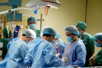 Ca phẫu thuật triển khai lấy tạng được triển khai bởi nhiều ekip khác nhau và đã thành công.