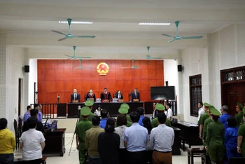 Quang cảnh phiên tòa xét xử Cựu Giám đốc Công an thành phố Hải Phòng và 112 bị cáo.