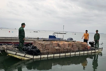 Phương tiện vận chuyển trái phép trứng gia cầm nhập lậu bị Bộ đội Biên phòng Quảng Ninh phát hiện bắt giữ.