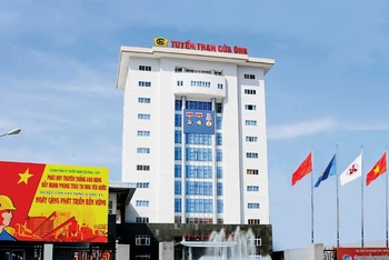 Trụ sở Công ty Tuyển than Cửa Ông được xây dựng khang trang.