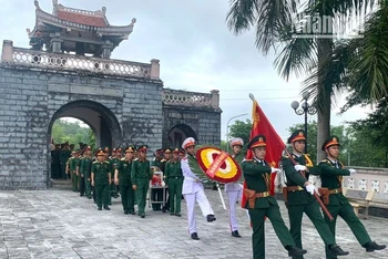Lễ truy điệu và an táng 8 liệt sĩ tại Nghĩa trang liệt sĩ Tông Khao. 
