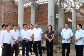 Đoàn đại biểu Quốc hội tỉnh Sơn La kiểm tra công trình tôn tạo, nâng cấp Đền thờ Hai Bà Trưng tại xã Chiềng Khương.