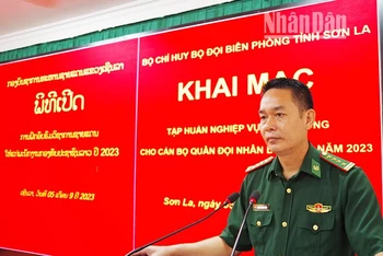 Đồng chí Đại tá Nguyễn Đình Huân, Chỉ huy trưởng Bộ đội Biên phòng tỉnh Sơn La phát biểu tại buổi khai mạc.