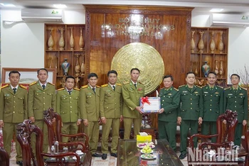 Đoàn công tác của Công an tỉnh Huaphanh, nước bạn Lào thăm, chúc Tết Bộ Chỉ huy Bộ đội Biên phòng tỉnh Sơn La.