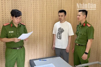 Cơ quan cảnh sát điều tra, Công an tỉnh Sơn La ra quyết định khởi tố vụ án hình sự, khởi tố bị can, tống đạt các quyết định và bắt tạm giam đối với Đặng Tùng Lâm.