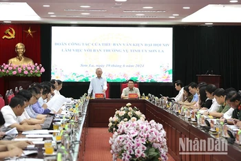 Đoàn công tác của Tiểu ban văn kiện Đại hội XIV làm việc với Ban Thường vụ Tỉnh ủy Sơn La.