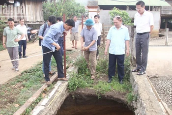 Hiện tượng sụt lún và sau đó xuất hiện các hố lớn bắt đầu từ tháng 10/2023.