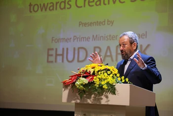 Cựu Thủ tướng Israel Ehud Barak đã có cuộc trò chuyện thú vị với chủ đề “Học tập hướng về xã hội sáng tạo”.