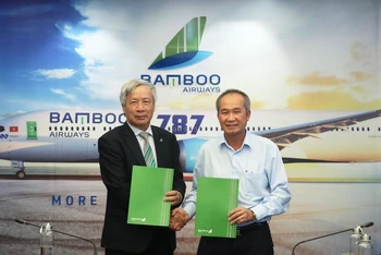 Doanh nhân Dương Công Minh (phải) và Chủ tịch Hội đồng Quản trị Bamboo Airways Nguyễn Ngọc Trọng.