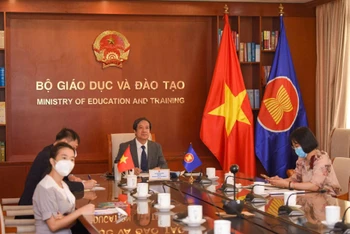 Bộ trưởng Giáo dục và Đào tạo Nguyễn Kim Sơn dự Hội nghị bàn tròn Bộ trưởng Giáo dục Trung Quốc-ASEAN. (Ảnh: Bộ Giáo dục và Đào tạo)