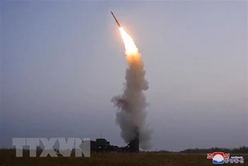 Triều Tiên phóng thử tên lửa phòng không mới của Học viện Khoa học quốc phòng, ngày 30/9/2021. (Ảnh: KCNA/TTXVN)