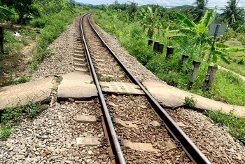 Vụ tai nạn xảy ra tại vị trí đường ngang dân sinh tự mở giao cắt với đường sắt thuộc thôn 4, xã Suối Kiết, huyện Tánh Linh (Bình Thuận).