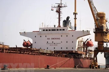 Tàu chở lúa mì của Ukraine neo đậu tại Cảng Sudan ngày 9/9/2022. (Ảnh: AFP/TTXVN)