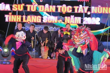 Các đội múa sư tử tham gia trình diễn tại Hội thi múa sư tử dân tộc Tày, Nùng của tỉnh Lạng Sơn năm 2022.