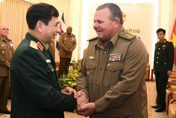 Đại tướng Phan Văn Giang đón Trung tướng Víctor Rojo Ramos cùng Đoàn công tác đến chào xã giao.