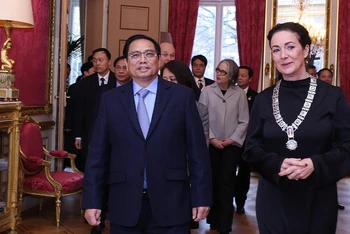 Thủ tướng Phạm Minh Chính gặp Thị trưởng Amsterdam Femke Halsema.