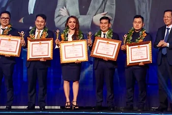 Các doanh nhân nhận giải thưởng “Doanh nhân trẻ xuất sắc Thành phố Hồ Chí Minh”.