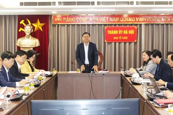 Lãnh đạo Ban Tổ chức Thành ủy Hà Nội thông tin về việc triển khai “Sổ tay đảng viên điện tử”.