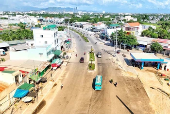 Dự án đường đôi vào thành phố Phan Rang-Tháp Chàm (đoạn phía nam của tỉnh Ninh Thuận) hoàn thành đã tạo nên diện mạo mới cho thôn, xóm và những đổi thay tích cực trong đời sống người dân nơi đây.