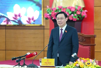 Chủ tịch Quốc hội Vương Đình Huệ phát biểu thăm hỏi, chúc Tết Đảng bộ, Chính quyền và nhân dân tỉnh Lào Cai. 