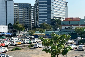 Bãi đệm taxi nằm ở khu đất tiếp giáp đường vào Nhà ga quốc tế Tân Sơn Nhất sẽ được duy trì hoạt động vào các dịp lễ để hỗ trợ việc điều tiết phương tiện taxi đi lại.