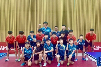 Các tay vợt trẻ Hàn Quốc và Việt Nam đã có buổi tập đầu tiên tại Khu liên hợp thể thao quốc gia Mỹ Đình.