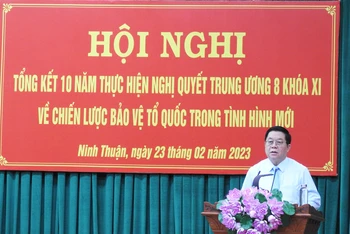 Đồng chí Nguyễn Trọng Nghĩa, Bí thư Trung ương Đảng, Trưởng Ban Tuyên giáo Trung ương phát biểu ý kiến chỉ đạo tại Hội nghị.