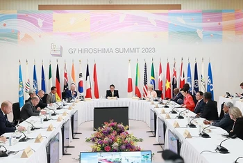 Thủ tướng Phạm Minh Chính và trưởng đoàn Nhóm các nước công nghiệp phát triển (G7) mở rộng tham dự phiên thảo luận đối tác về cơ sở hạ tầng và đầu tư toàn cầu. (ẢNH: TTXVN)