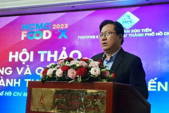 Ông Nguyễn Tuấn, Phó Giám đốc Trung tâm Xúc tiến thương mại và đầu tư Thành phố Hồ Chí Minh phát biểu tại hội thảo.