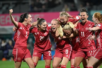 Niềm vui chiến thắng của các tuyển thủ Đan Mạch trong trận đấu gặp tuyển Trung Quốc tại vòng bảng World Cup nữ 2023, ngày 22/7. (Ảnh: THX/TTXVN)
