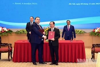 Lễ trao Thỏa thuận hợp tác về phổ biến chính thức các tiêu chuẩn quốc gia Việt Nam trên lãnh thổ Belarus.