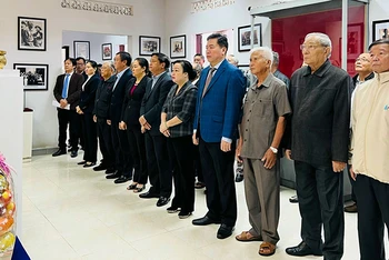 Cán bộ và nhân dân tỉnh Phú Yên tưởng niệm Luật sư, Chủ tịch Nguyễn Hữu Thọ.