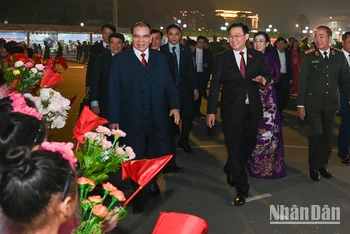 Nguyên Tổng Bí thư Nông Đức Mạnh, Chủ tịch Quốc hội Vương Đình Huệ và các đại biểu dự lễ kỷ niệm.