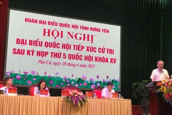 Bộ trưởng Công an Tô Lâm cùng Đoàn đại biểu Quốc hội tỉnh Hưng Yên tiếp xúc cử tri huyện Phù Cừ, tỉnh Hưng Yên.