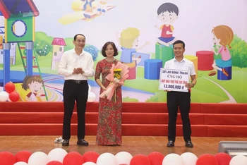 Sở Lao động-Thương binh và Xã hội tỉnh Hưng Yên ủng hộ Quỹ Bảo trợ trẻ em tỉnh Hưng Yên.