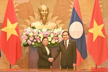 Phó Chủ tịch Thường trực Quốc hội Trần Thanh Mẫn và Phó Chủ tịch Quốc hội Lào Sounthon Xayachak tại buổi hội đàm. (Ảnh: DUY LINH)