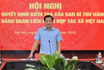 Phó Thủ tướng Chính phủ Lê Minh Khái phát biểu tại hội nghị. 