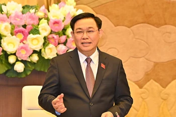 Chủ tịch Quốc hội Vương Đình Huệ phát biểu tại buổi gặp mặt.