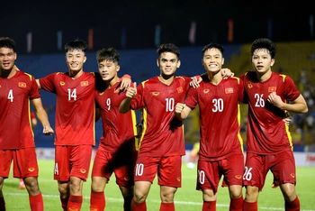 Với 2 chiến thắng liên tiếp, U19 Việt Nam chắc chắn giành quyền chơi trận chung kết. (Ảnh: VFF)