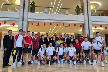 U20 Palestine “check-in” tại khách sạn ở Phú Thọ. (Ảnh: VFF)