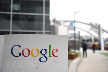 Biểu tượng Google tại trụ sở ở Mountain View, California, Mỹ. (Ảnh: TTXVN)