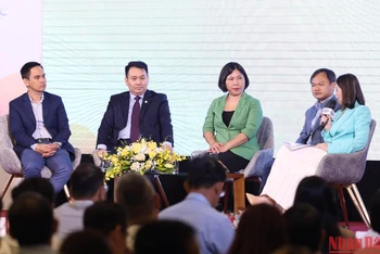 Các đại biểu tham gia thảo luận tại diễn đàn “Cách tân công nghiệp 2022”. 